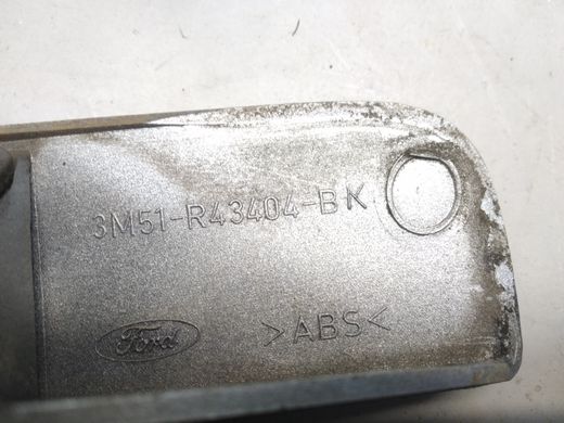 Планка ручки крышки багажника светло-серая деф. Ford Focus C-Max '03-'11/4дв. универсал Focus '04-'10