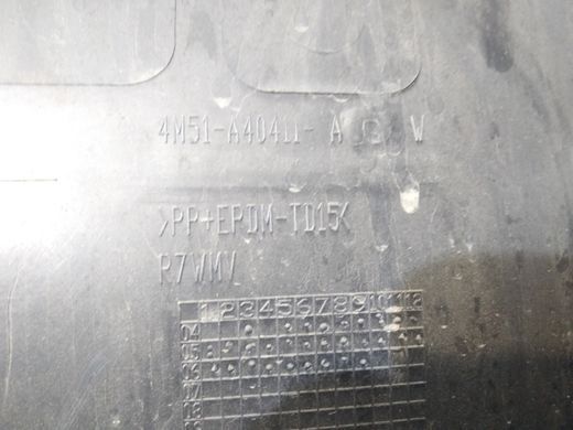 Накладка крышки багажника внутренняя 3,5 дв. седаны деф. Ford Focus '04-'11