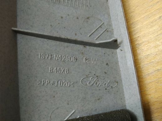 Накладка верхняя проема багажника левая 4 дв. универсал Ford Mondeo '00-'07