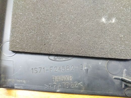 Обшивка правої центральної стойки Ford Mondeo '00-'07