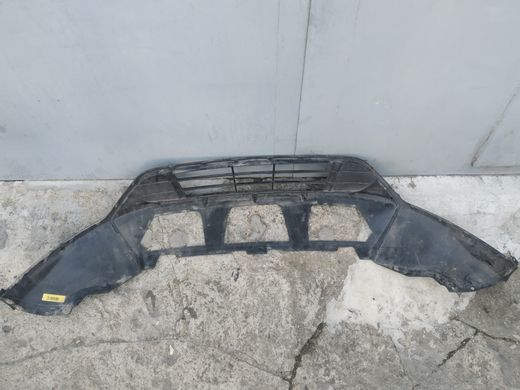 Решітка переднього бамперу низ (губа) дефект Ford Escape '16-'19