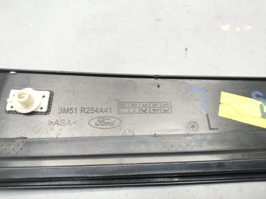 Накладка внешняя передняя двери задней левой дефект Ford Focus C-Max '03-'10
