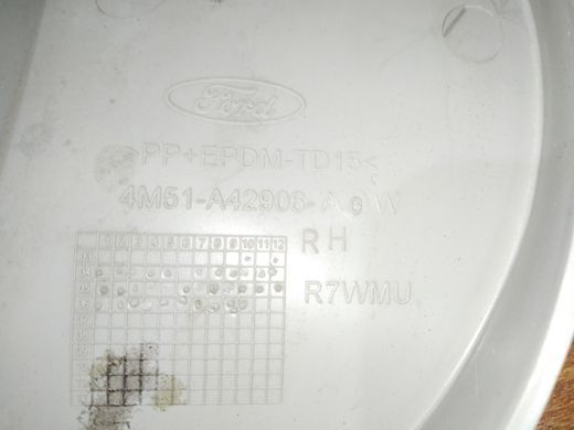 Обшивка крышки багажника правая 3, 5 дв. седаны Ford Focus '04-'11