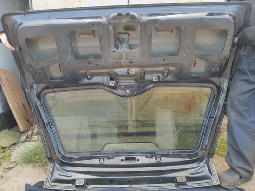 Крышка багажника с замочной скважиной черная 4 дв универсал Ford Mondeo '00-'07