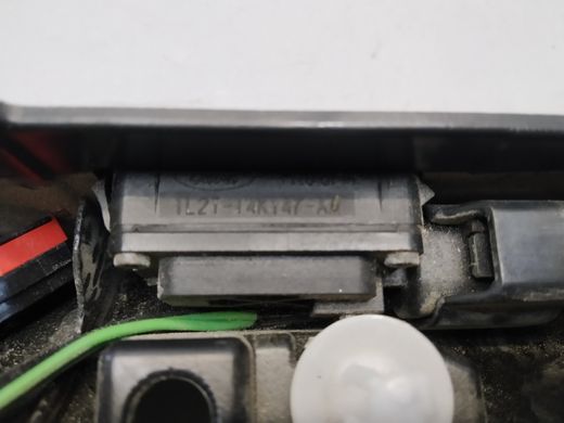 Планка ручки крышки багажника в сборе с кнопкой и плафонами осв. черная UH 4 дв. седан без камеры Ford Fiesta '13-