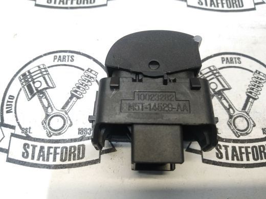 Переключатель одинарный стеклоподъемника Ford Focus '11-'14/C-Max '10-'19/Fiesta '12-'14/Kuga '12-'14/Connect '13-'14