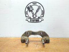 Скоба суппорта переднего 1.4-1.8 бенз, 1.6 дизель Ford Focus '04-'11/C-Max '03-'10