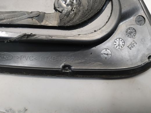 Кватирка (глухе скло) задня права хром Ford Edge '15-'16