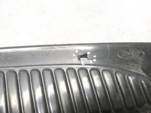 Решітка (жабо) двірників (пластик) дефект Ford Focus C-Max '03-'10
