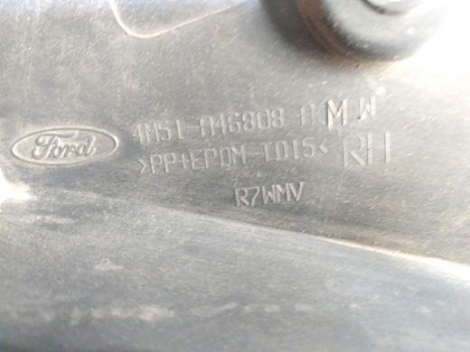Кожух заднего правого пояса безопасности 5 дв. седан Ford Focus '04-'08