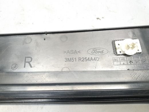 Накладка зовнішня передня дверей задньої правої дефект Ford Focus C-Max '03-'10