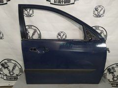 Двері передня права гола темно-синя 4, 5 дв. седани, універсал Ford Focus '00-'05