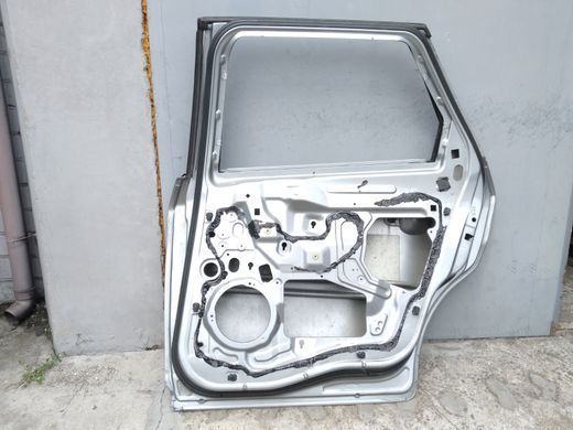 Двері задня права гола срібляста 8PSC деф 4 дв універсал Ford Mondeo '07-'10