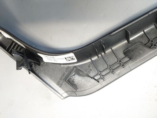 Накладка наружная правая корзины магнитофона (мультимедиа) дефект Ford Escape '16-