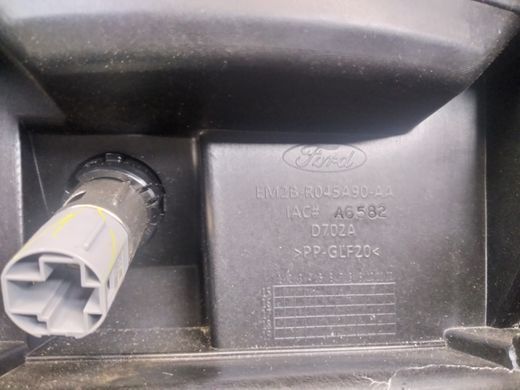 Відсік лоток центр. консолі з роз.12V/прикурюв. дефект Ford Edge '15-