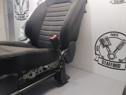 Сидение переднее правое с боков. сработавш. Airbag, по эл. подогревом, электр. регул. под чистку черн. ткань. Ford Edge '16-