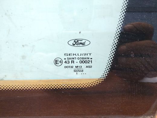 Скло глухе заднє праве 4 дв. універсал Ford Mondeo '02-'07