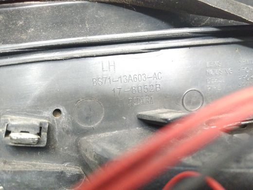 Фонар внутрішній лівий (кришка баг) дефект Ford Mondeo '10-'14