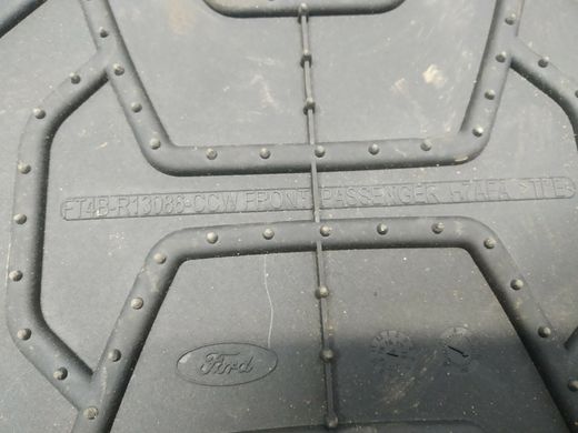 Коврик напольный передний правый резина Ford Edge '15-