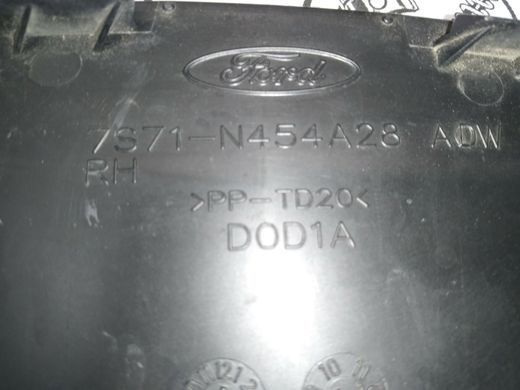 Крышка заднего правого фонаря на крышке багажника 4 дв. унив Ford Mondeo '07-'14