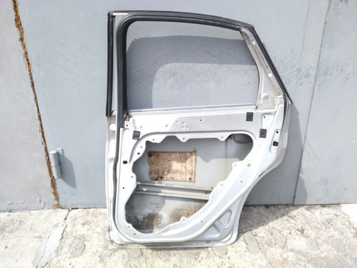 Двері задня права гола сіра ZJNC дефект 4,5 дв. седани Ford Focus '04-'08