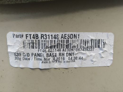 Накладка задньої правої стойки дефект Ford Edge '15-'16