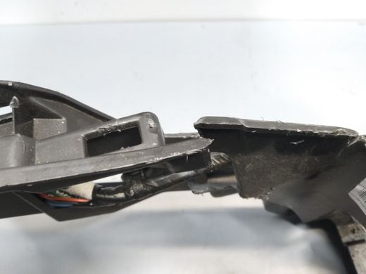 Корпус центральной консоли с подлокотником из роз.12V Sinc 2 с навиг. черный дефект Ford Fiesta '13-