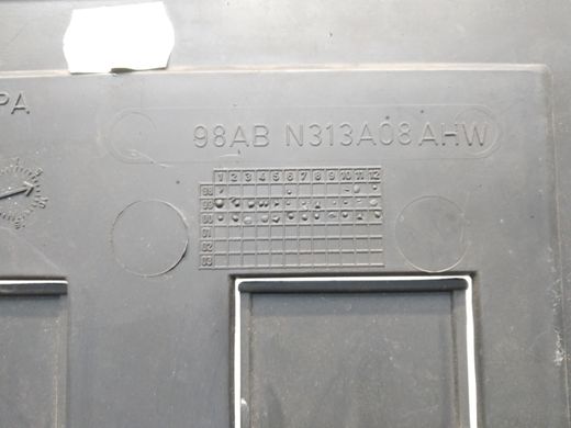 Кришка накладка бокова багажнику права (під аптечку) 4 дв універсал Ford Focus '98-'05